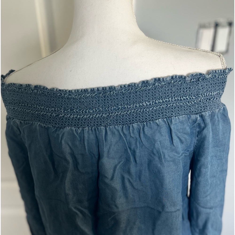 Off shoulders blue top